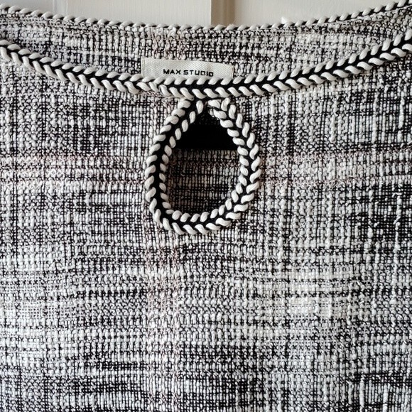 MAX STUDIO KNIT TEXTURED BLACK WHITE KEYHOLE TOP SIZE LARGE - Picture 2 of 7